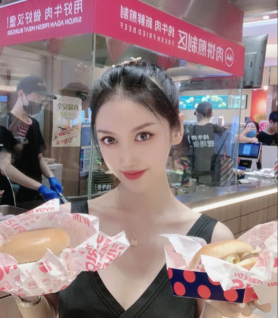 众多小红书博主探店的鲜肉汉堡店，是有多香！